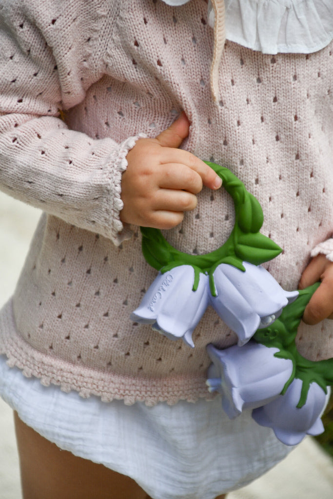 cadeau naissance jeu dentition bébé baby teether birth gift jouet bain bruxelles oli and carol bizoo bizoo