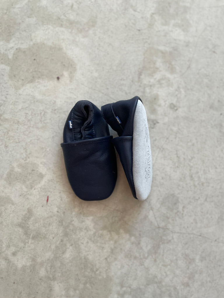 Chaussons pantoufles pour bébé couleur en cuir parfait pour la crèche - Baby slofjes van leer perfect voor de kinderkamer -   Baby slippers in leather perfect for the nursery, daycare